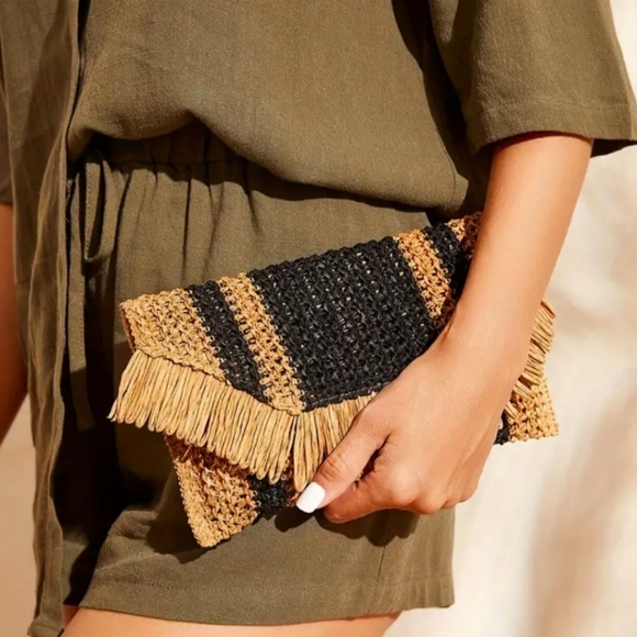 Straw Cluth - Picture 5 of 5